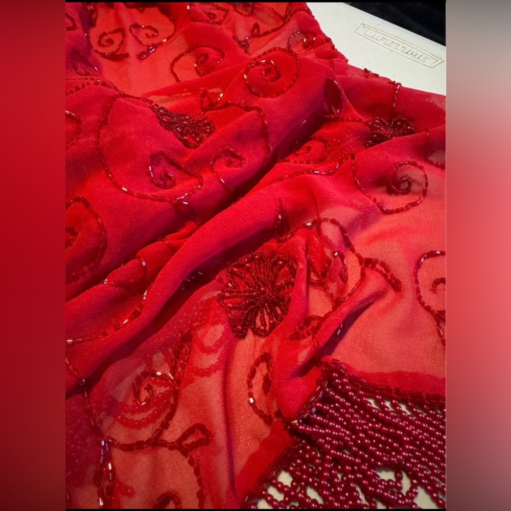 Elegant Vintage Red Beaded Evening
Shawl - Picture 3 of 6